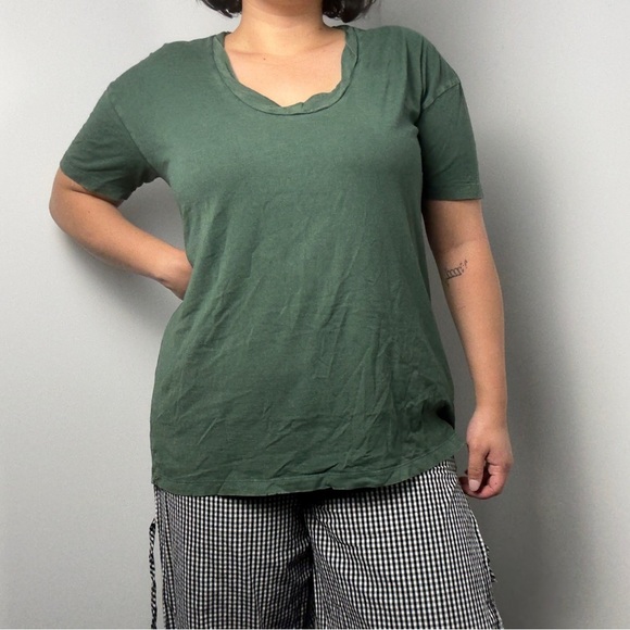 ⚪️ Aerie Soft Cotton V-Neck Tee Shirt M Army Green - Picture 1 of 7